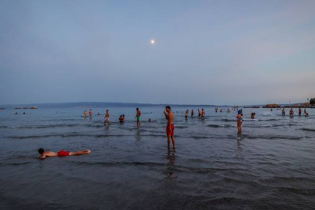 Split: Predvečerje na plaži Bačvice