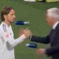 VIDEO Modri&cacute; je nakon gol&ccaron;ine izlazio iz igre. Ovo je Bernabeu