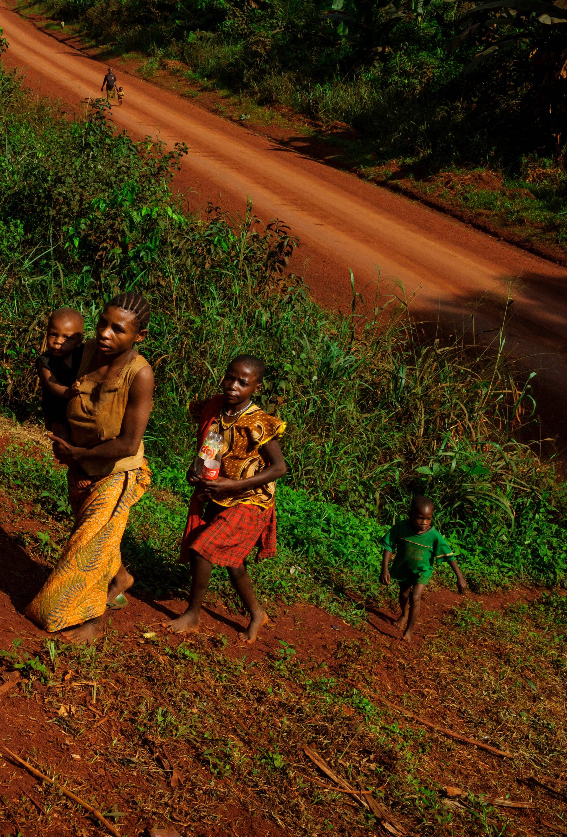 Baka women near Mambele.