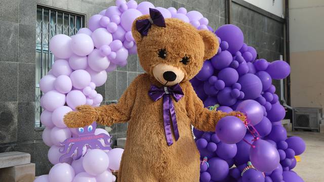 Puštanjem ljubičastih balona u Šibeniku obilježen Međunarodni dan svjesnosti o prijevremenom rođenju