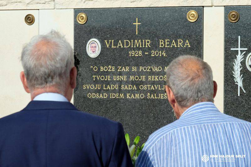 Legendarni Vlado Beara dobio vlastitu vitrinu na Poljudu...