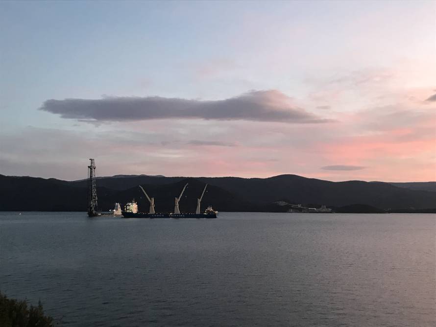 Kinezi se udomaćili u Komarni, s mještanima igraju i košarku