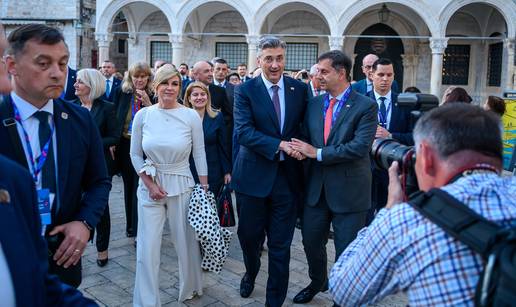 Kolinda zasjala u Dubrovniku u najve&cacute;em modnom hitu sezone