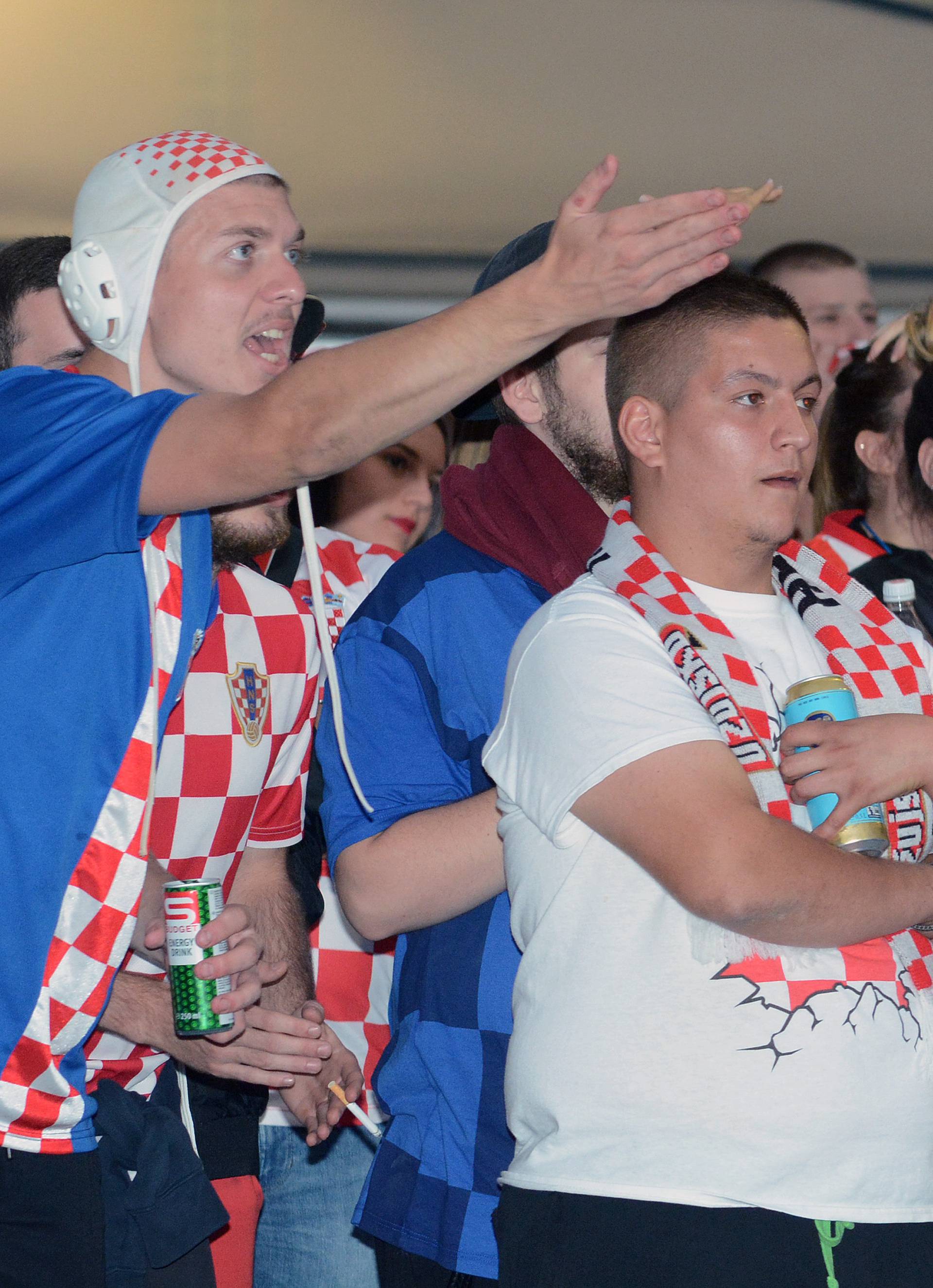 Sisak: NavijaÄi u fan zoni prate utakmicu Hrvatska - Engleska