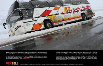 Slavonija: S ceste sletjela tri autobusa, osmero ozlijeđenih