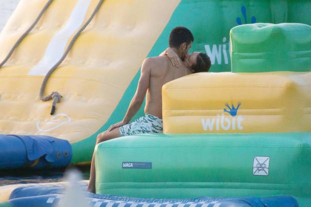 EKSKLUZIVNO: Novak i Jelena Đoković  razmjenjivali nježnosti i zabavljali se s djecom u Dubrovniku 