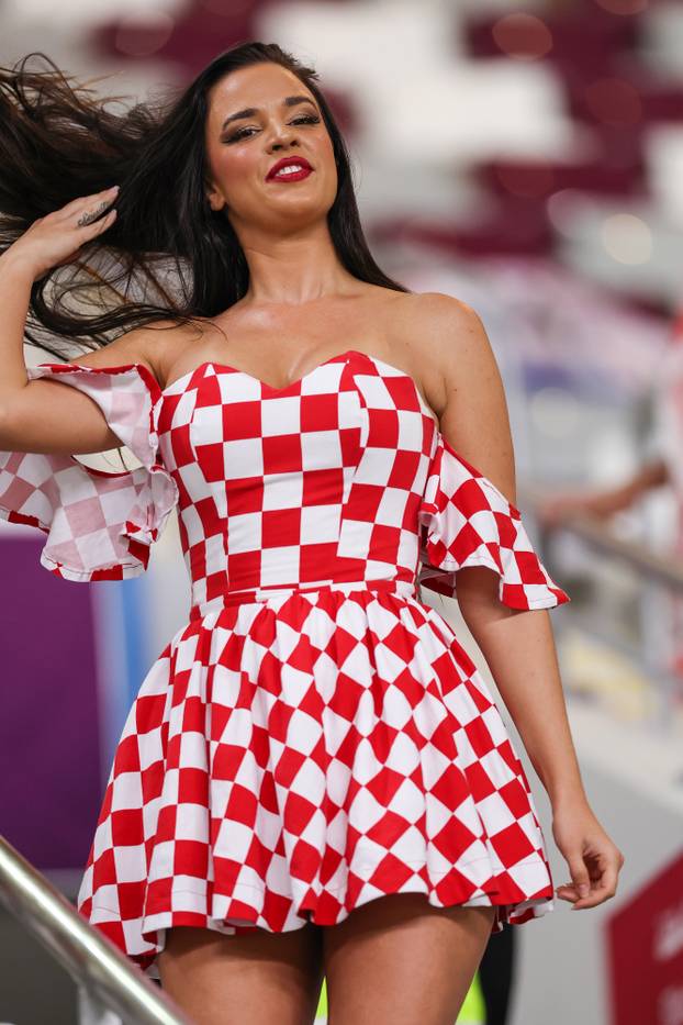 KATAR 2022 - Ivana Knoll u haljini s kockicama na utakmici Hrvatske i Kanade 