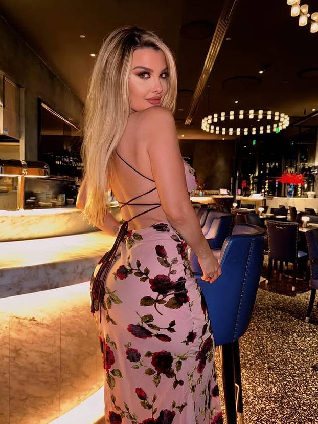 FOTO Iza seksi figure krije se prava feministkinja koja ne šuti