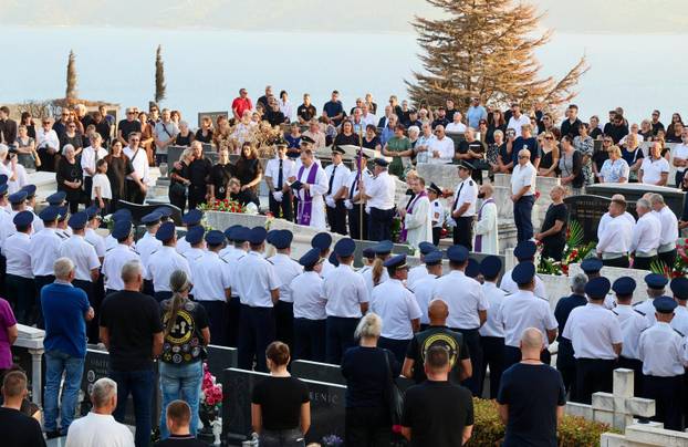 Omiš: Sprovod bivšeg vatrogasnog zapovjednika Drage Lelasa