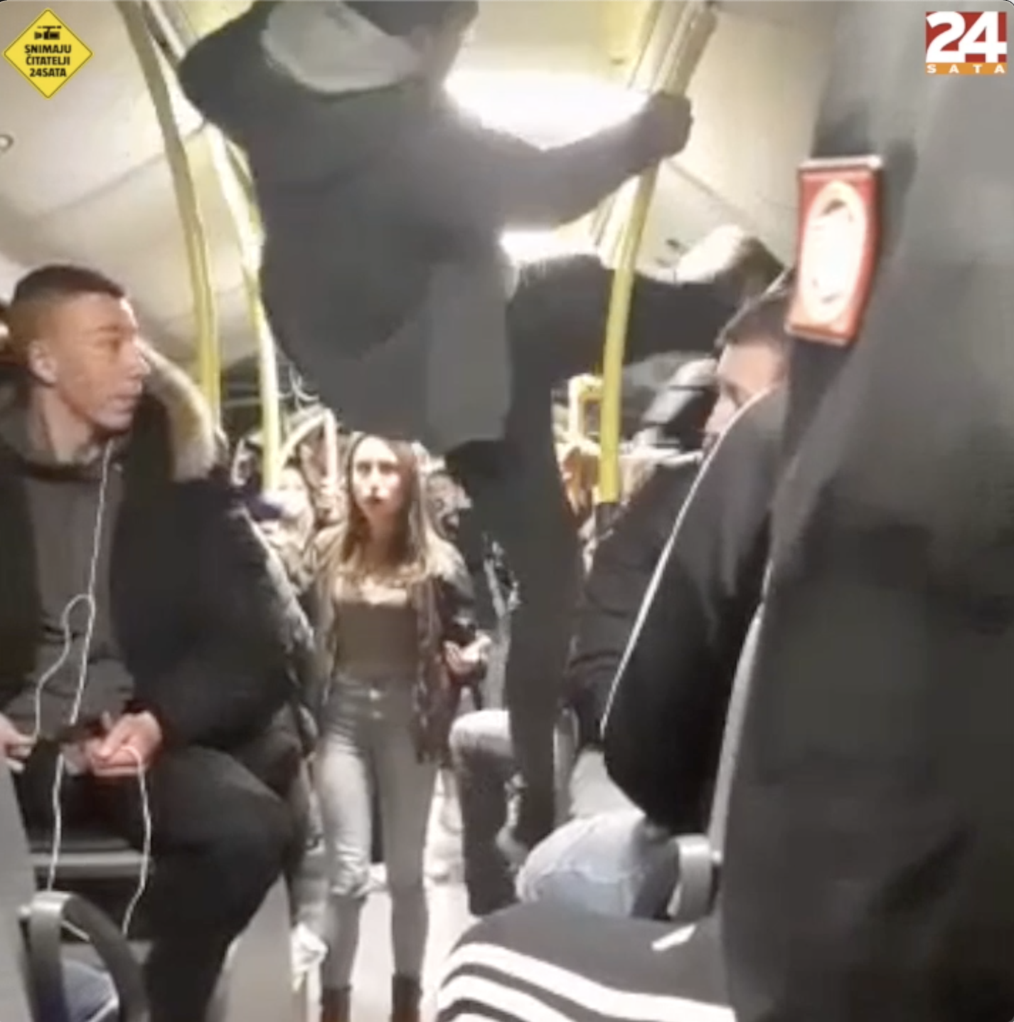 UZNEMIRUJUĆI VIDEO: Mladić u splitskom busu mlatio starijeg muškarca: 'Triba ti batina!'