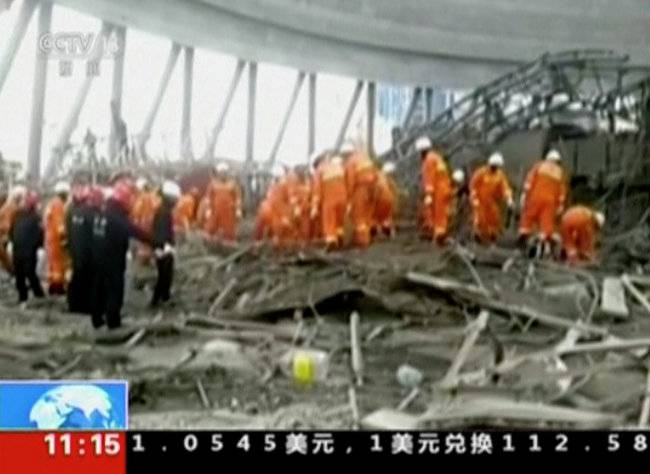 Still image of rescue workers at the site of a platform under construction at a power plant's cooling tower which collapsed in eastern China's Jiangxi province 