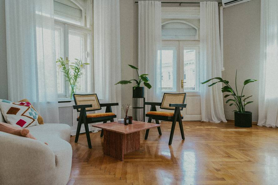 Dizajnerski savjeti za mali budžet: Razmjestite stvari i udahnite novi život prostoru