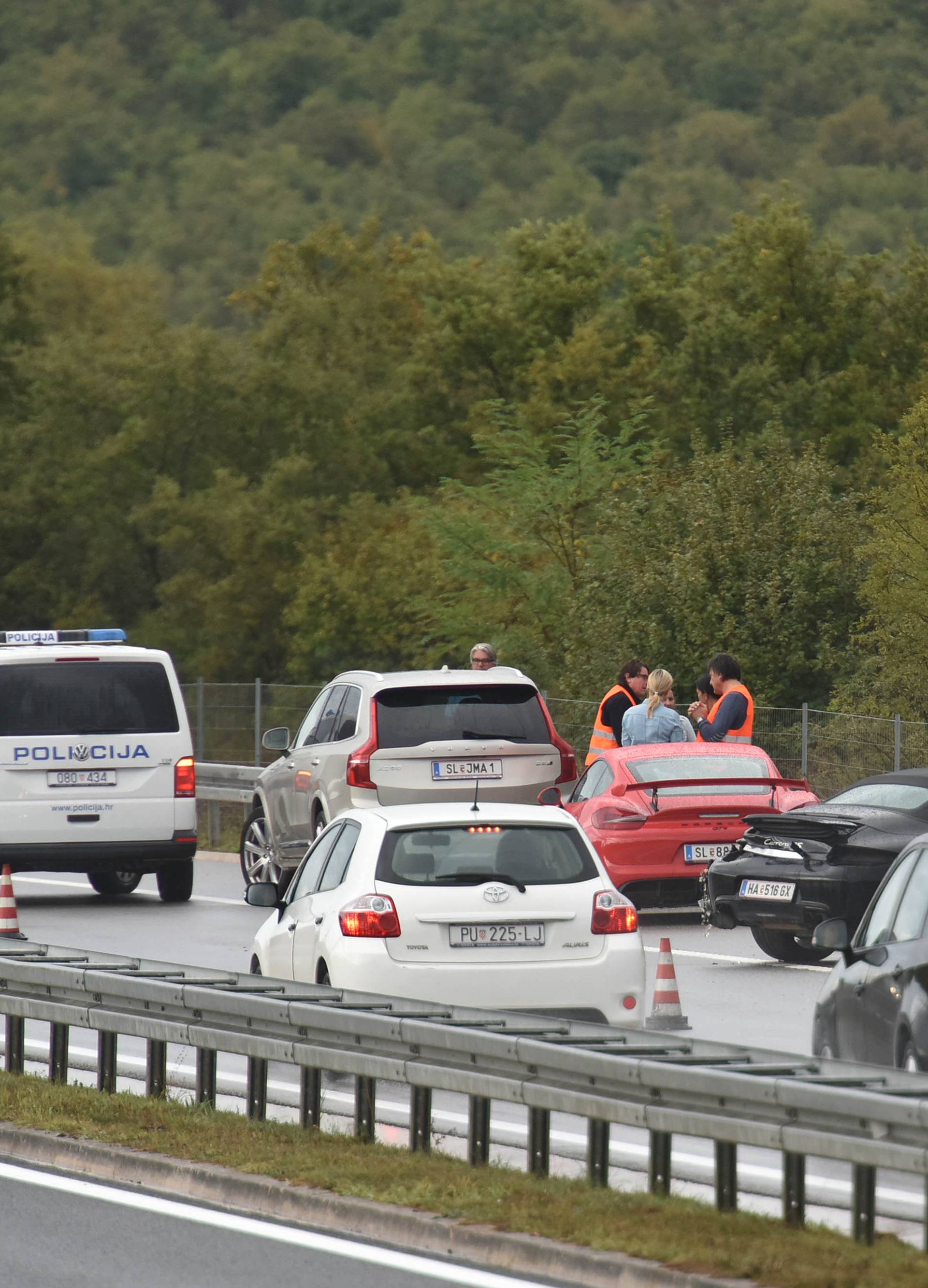 Jurio Ipsilonom: Porscheom  se zabio u ogradu, zaradio i kaznu