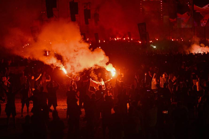 Zagreb: Euforija i bakljada na koncertu Marka Perkovića Thompsona