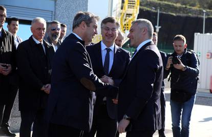 Plenković i austrijski kancelar obišli su LNG terminal na Krku: 'Ovaj projekt ima perspektivu'