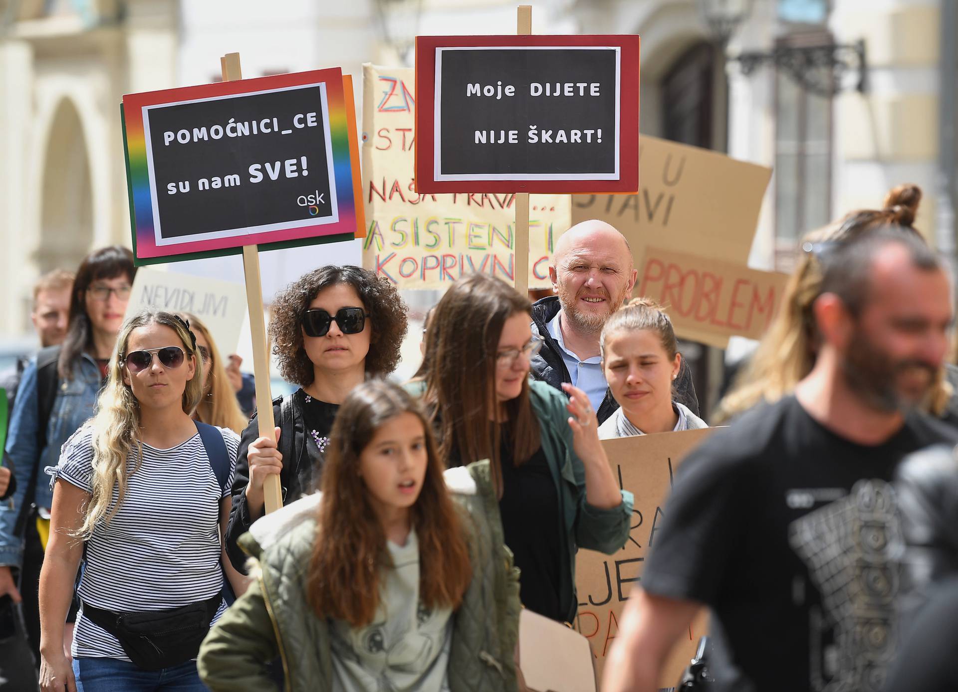 'Bez nas djeca s poteškoćama ne mogu pratiti nastavu, a više su plaćeni berači jabuka...'