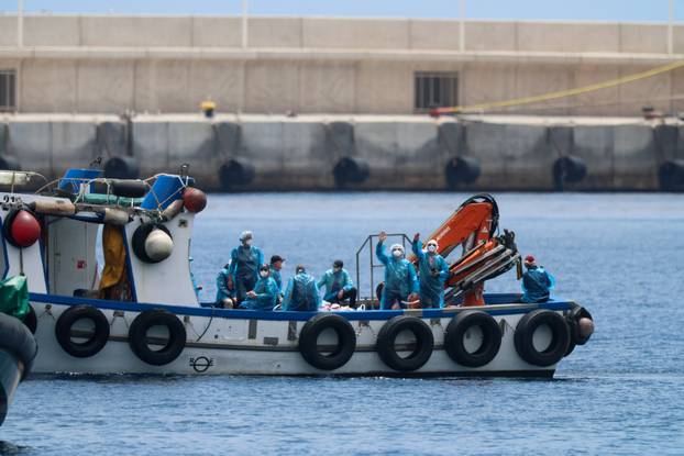 Cruise ship MV Hondius arrives at the port of Granadilla de Abona after being affected by a hantavirus outbreak, in Tenerife