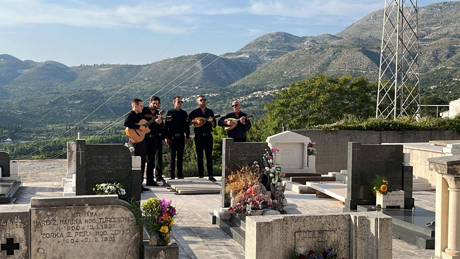 Posljednji pozdrav Mili Hrniću: 'On je bio tako jednostavan, ponizan i skroman čovjek...'