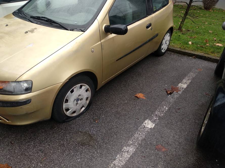 Zagreb: Bušio gume na autima