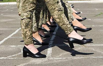 Ideja naišla na brojne kritike: Ukrajinske vojnikinje za paradu moraju nositi visoke pete