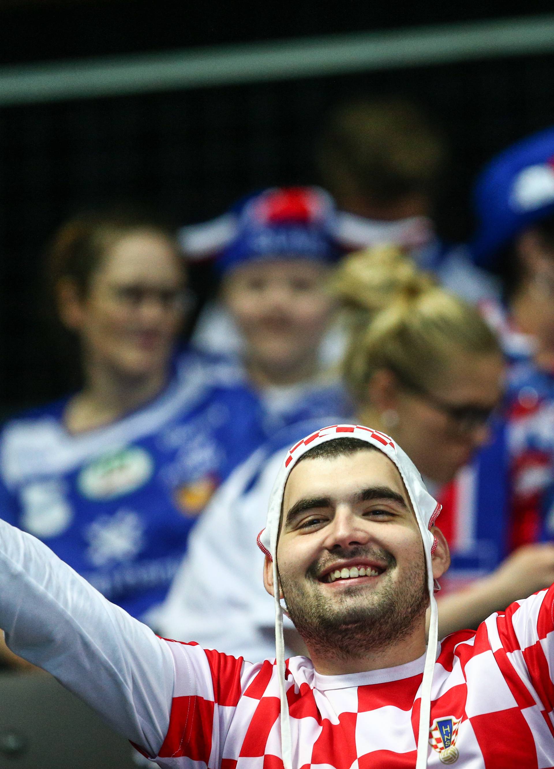 Pogledajte sjajnu atmosferu s utakmice Hrvatske i Srbije...