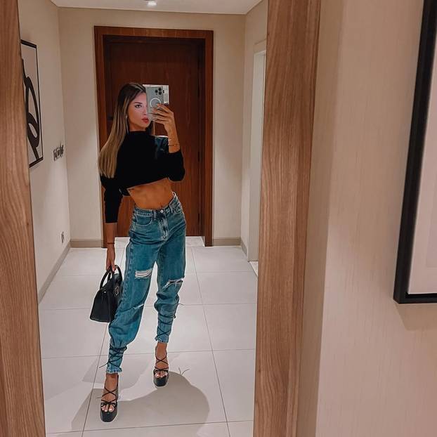 FOTO Nazivaju je najzgodnijom argentinskom WAGS-icom: Zanosna Agustina ljubi Lautara