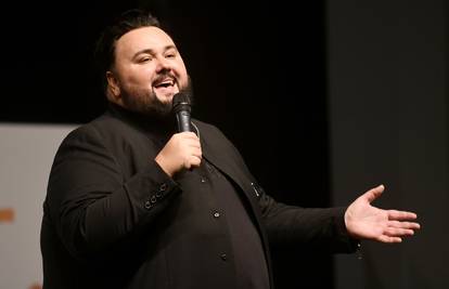 Jacques Houdek snimio spot za novu pjesmu, a osvrnuo se i na kilograme: 'Nisu svi savršeni...'