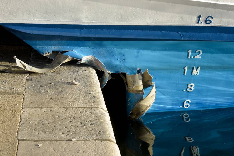 U Zadru se nasukao katamaran Novalja