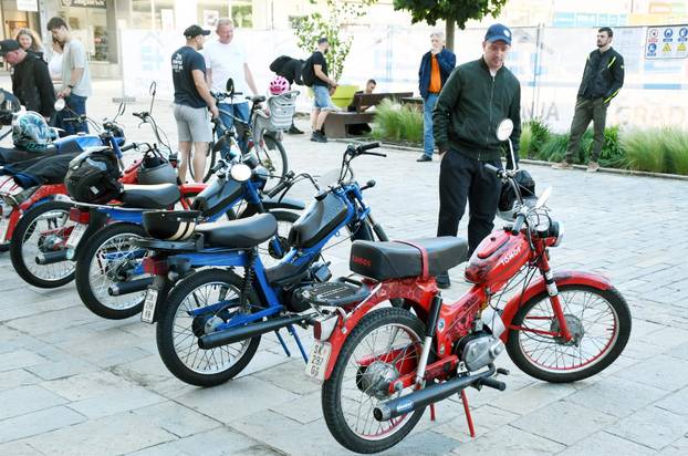 Sisak: Oldtimer klub Sisak organizirao 7. Tomos susret