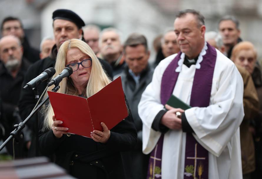 Oproštaj od oca uz tamburaše: Marko je jedva susprezao suze