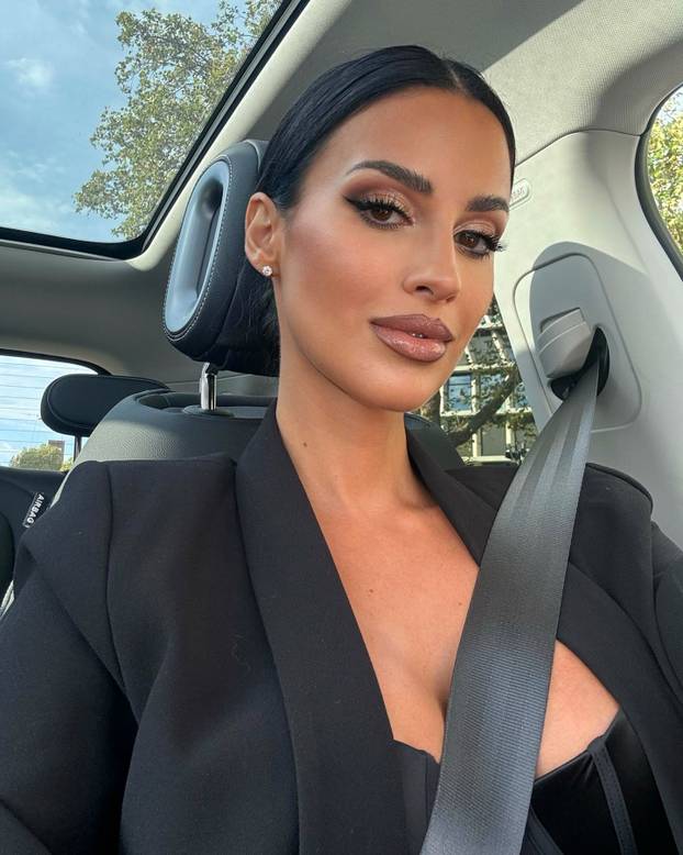 FOTO Modrićev suigrač ljubi 10 godina stariju bujnu voditeljicu