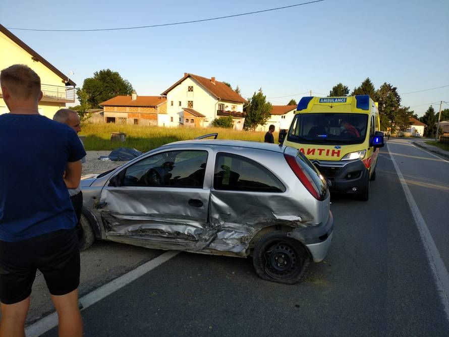 Sjekao zavoj? Alfom se zabio u Corsu pa se prevrnuo na krov