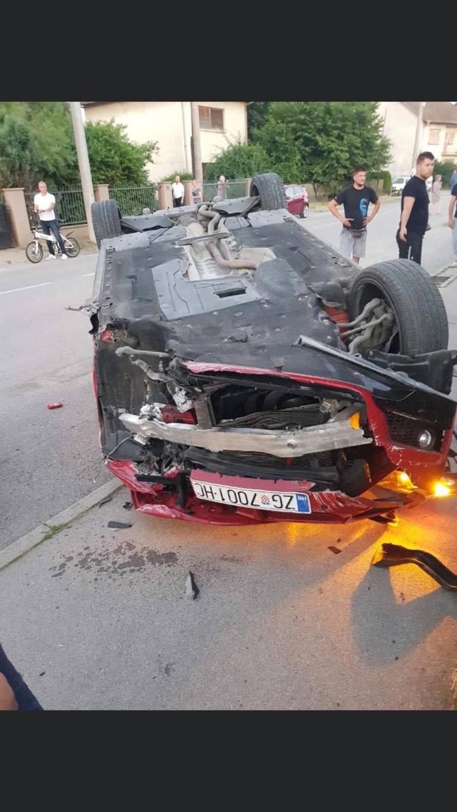 Zabio se u kameni zid, prevrnuo i vikao: 'Nisam vozio brzo!'