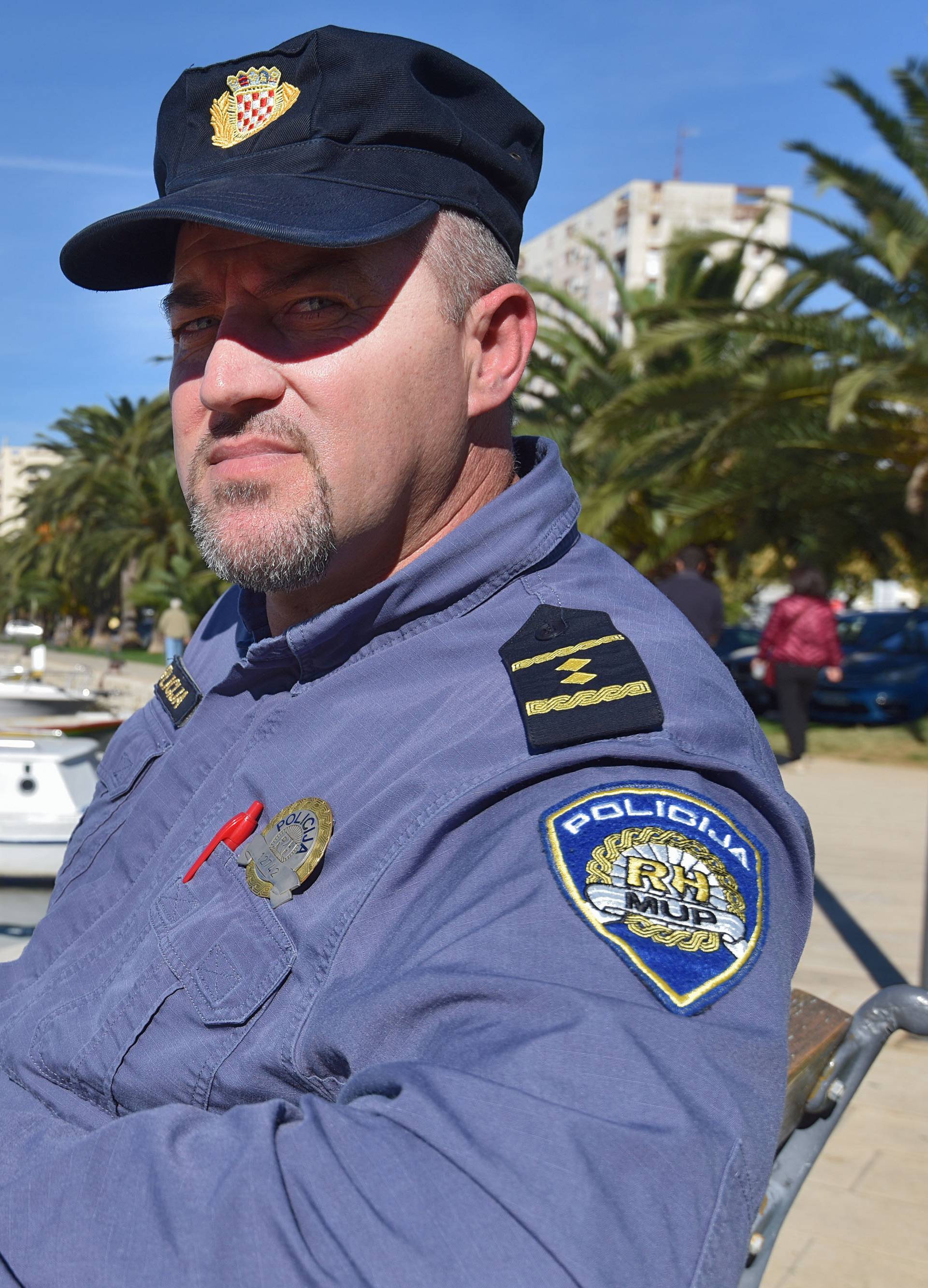 Zadarski policajac (43) spasio dječaka koji se gušio bananom