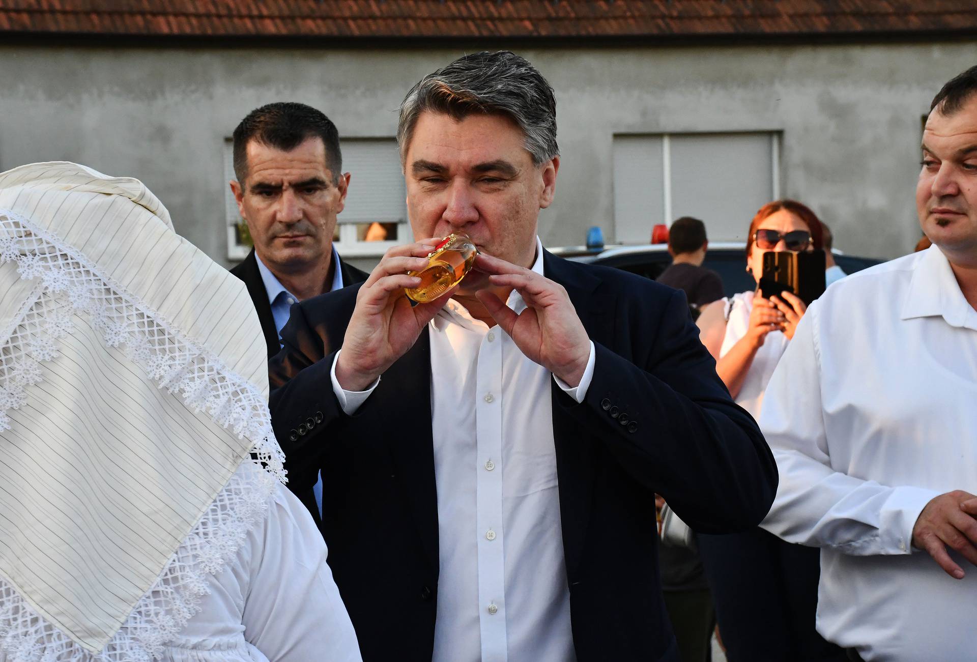 Predsjednik Milanović  na otvorenju Bećarfesta u Babinoj Gredi