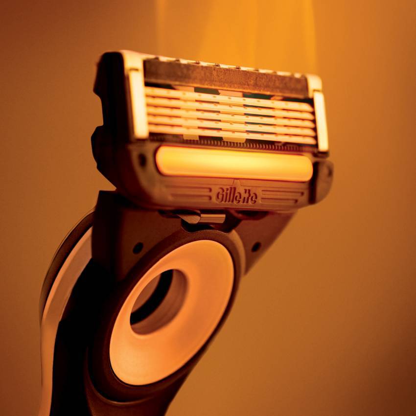Gillette® predstavlja zagrijani brijač Gillette Heated Razor, prvi takve vrste na svijetu