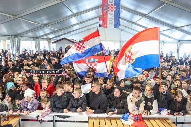 Do?ek bron?anih rukometaša Raužana i Kuzmanovi?a u Brckovljanima