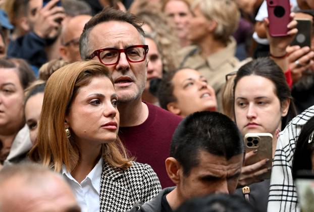 Zagreb: Brojni građani se okupili na Zrinjevcu u čast Halida Bešlića