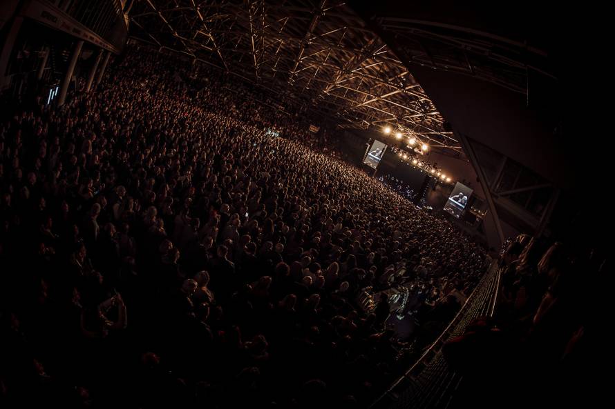 Mjesec dana poslije eksplozije na Dedinju, Čolić najavio veliki koncert u Slavonskom Brodu