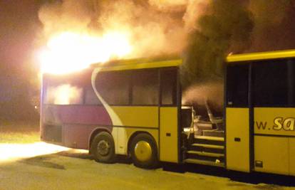 Zapalio se bus: Tijekom vožnje planula vatra, nema ozlijeđenih
