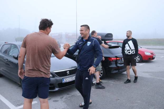 Zagreb: Ljudi se okupljaju kod Supernove odakle će krenuti u pomoć Slavoncima koji su stradali u olujnom nevremenu