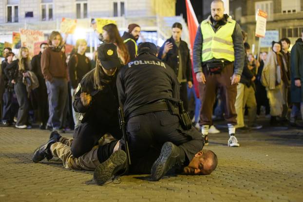 Zagreb: Policija uhitila muškarca koji je verbalno napao sudionike Noćnog marša