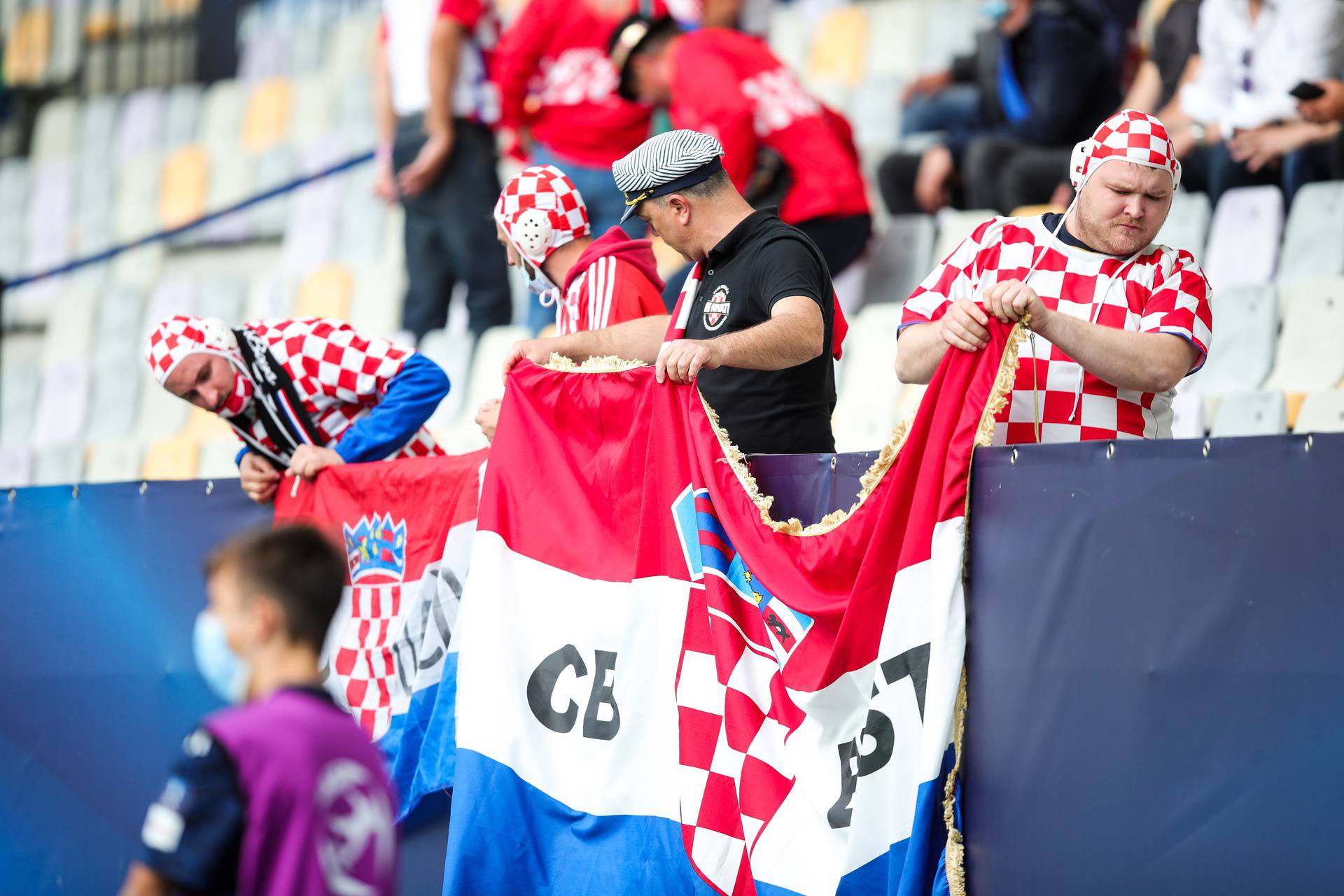 Zagrijavanje nogometaša uoči početka utakmice Španjolska - Hrvatska