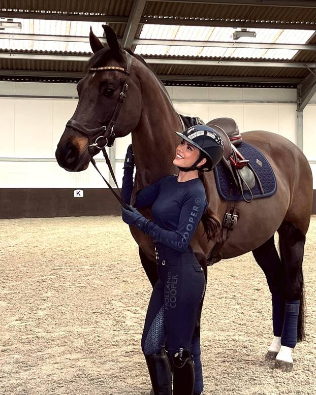 FOTO Kći slavnog nogometaša obožava konje i jahanje. Proslavila se na 'Otoku ljubavi'