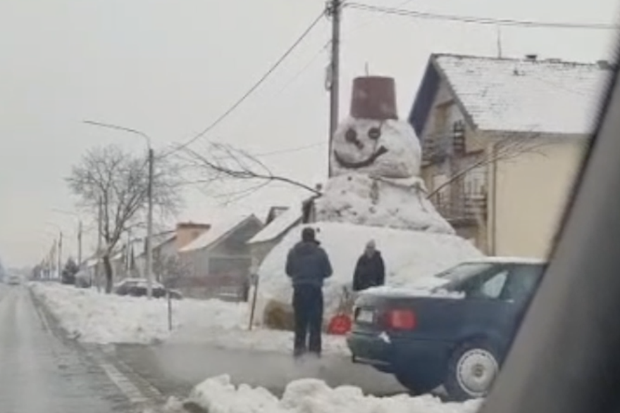 Zimske radosti u Bijelom Brdu: 'Snje&scaron;ka od gotovo sedam metara gradili smo devet sati'