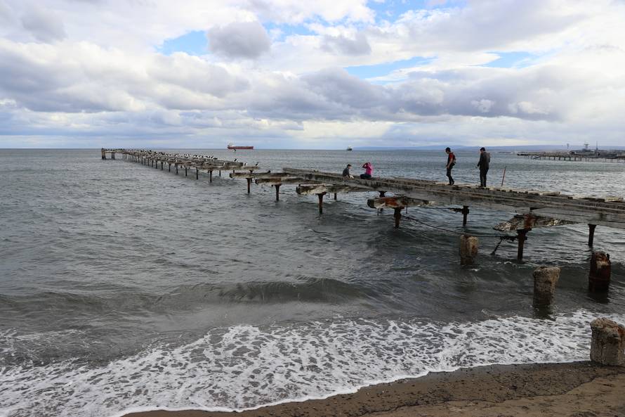 Vjetar nemilice dere, psi šeću i centrom, a napojnicu traže svi