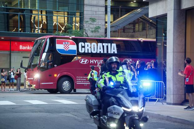 SP 2026 Toronto: Hrvatska reprezentacija stigla u Toronto gdje su ih ispred hotela Omni King Edward dočekali navijači