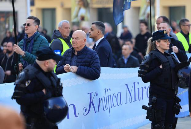 Zagreb: Muška molitva i popratni prosvjed na glavnom gradskom trgu