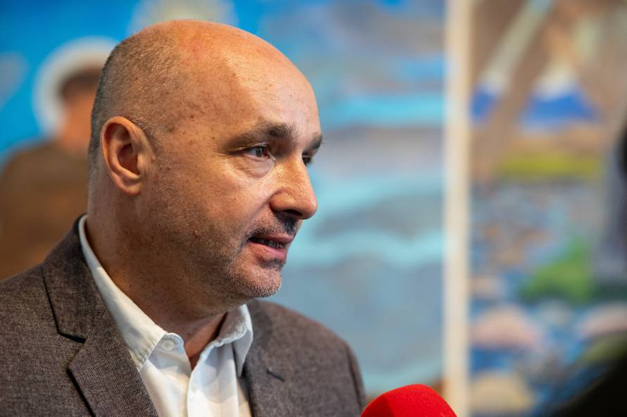 Zagreb: Otvorenje izložbe Tomislava Buntaka na kojoj predstavlja oltarni poliptih izrađen za crkvu sv. Antuna Padovanskog