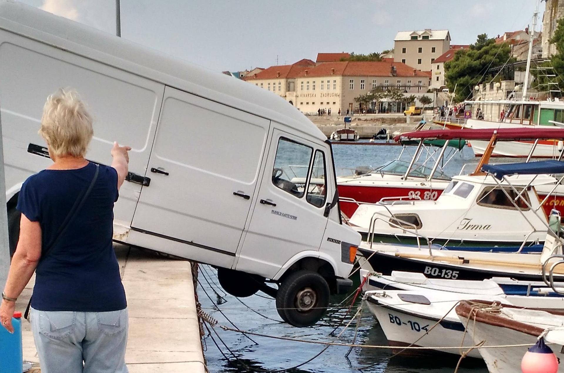 Parkiranje na rivi: Kad moj kombi plovi, plovi i ribu lovi